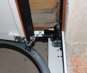 GARAGE DOOR BROKEN CABLE
